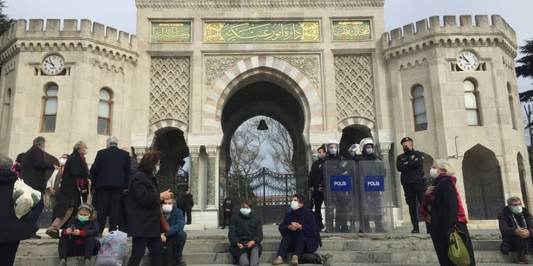 et7qmraxaaietg5-750x375