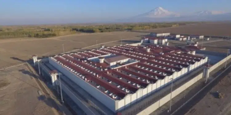 1F18AAC0-0E52-413C-BFF8-52A0E17F0BAF