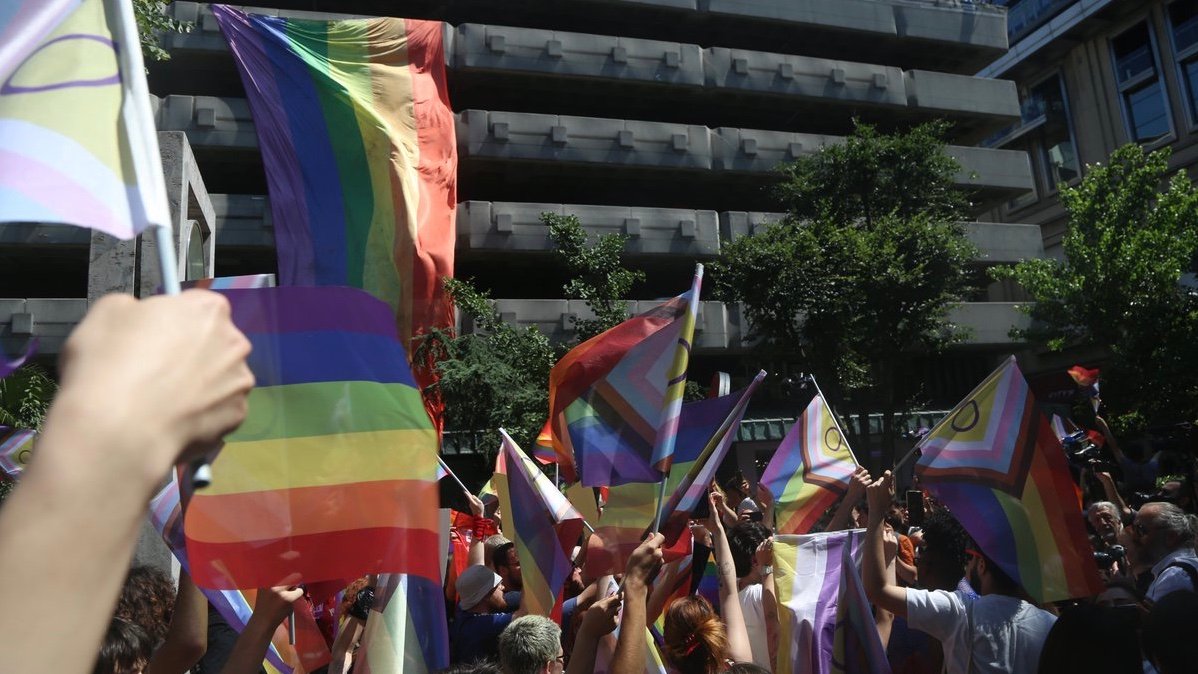 E83CF5BA-FF25-405F-A5D7-766AED014923