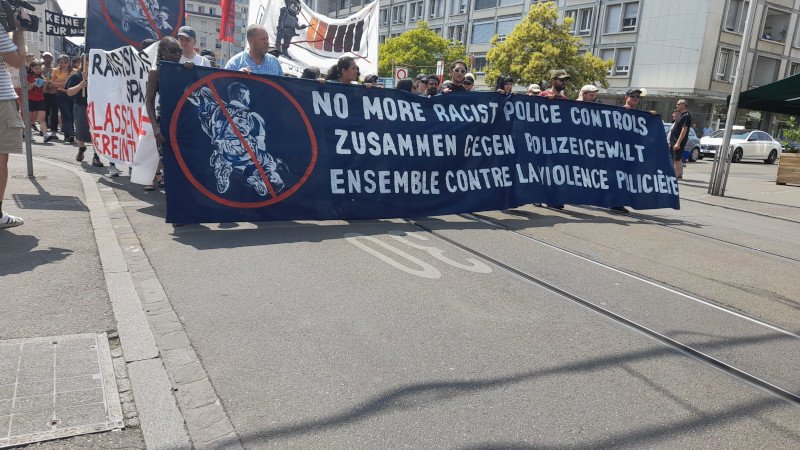 etha-20230618-basel-gocmenlere-iskence-protesto