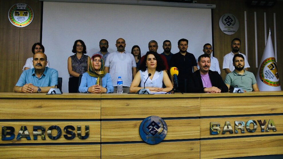 A4F77B56-A0C7-49F6-89DA-D969ACE72CDB