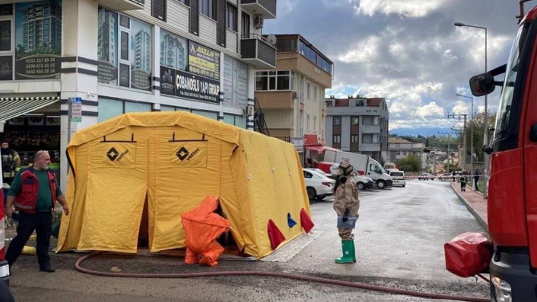 Kargo paketinden kimyasal madde sızıntısı: 14 kişi hastaneye kaldırıldı