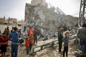 İsrail'in abluka altındaki Gazze Şeridi'ne yönelik saldırıları aralıksız devam ediyor