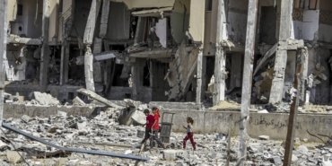 İsrail'in harabeye çevirdiği Şehy Zayed'a dönen Filistinliler hayata tutunmaya çalışıyor