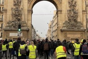 sari-yeleklilerden-pariste-eylem