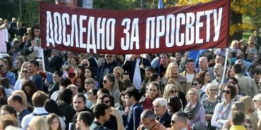 sirbistanda-egitim-emekcilerinden-miting