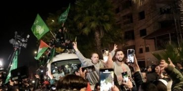 690x390cc-mrk-20-01-2025-filistinli-esirler-bati-seriada-2