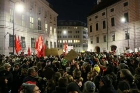 avusturyada-fasist-parti-protesto-edildi