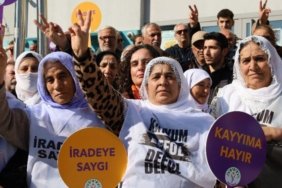 kayyima-karsi-nobet-eylemi-suruyor