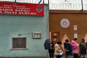 tutsaklar-ciplak-aramaya-karsi-eylemde