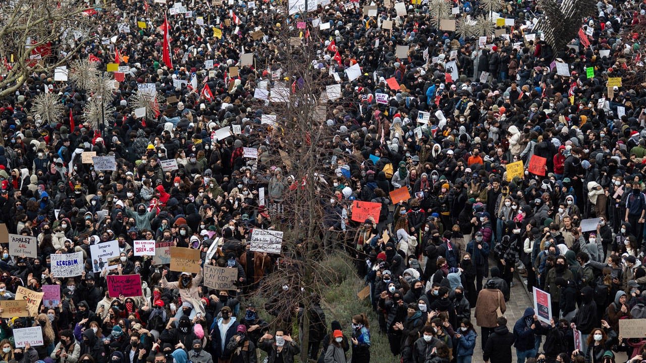 istanbul-da-gozaltina-alinan-yurttaslar-icin-tutuklama-karari