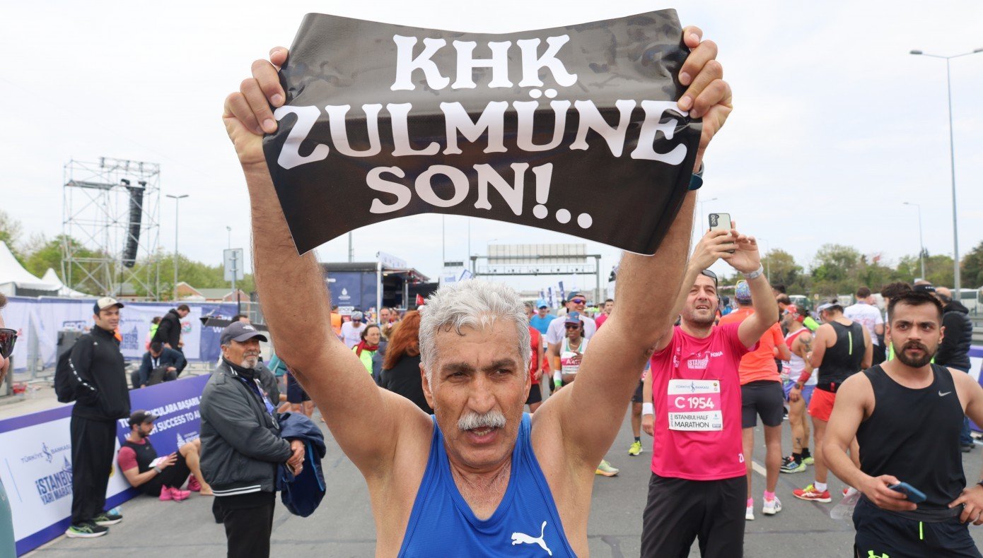 1390x790cc-ist-27-04-2025-maraton-kosusunda-khk-protestosu2