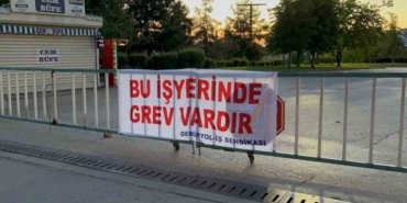 BURSA'DA TOPLU ULAŞIMDA GREV.. METRO SEFERLERİNİ STAJYERLER YAPTI BURSA'DA METRO SEFERLERİ AKSAMADI, 1500 HALK OTOBÜSÜ DE SEFERLERİNİ YAPINCA BURSALILAR CİDDİ SIKINTI YAŞAMADI BURSA BÜYÜKŞEHİR BELEDİYE BAŞKANI MUSTAFA BOZBEY: "ANKARA VE KONYA'NIN DA VERMİŞ OLDUĞU AYLIK BEDELLERİN ÜZERİNDE BİR ÜCRET VEREREK YİNE DE SENDİKAYI İKNA EDEMEDİK" "MALESEF SENDİKANIN TUTUMUNDAN DOLAYI DA GREVE GİTMEK ZORUNDA KALINDI. BİZ DE HEMEN ARKADAŞLARIMIZLA FAALİYETE BAŞLADIK" "1500 CİVARINDA HALK OTOBÜSÜ DE AYNI ANDA GÖREVİ BAŞINDA. DİĞER ÇÖZÜMLERİMİZ DE VAR. BİZ BU GREVİ ASLA İSTEMEDİK"