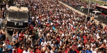 690x390cc-grnt-fotoizm-03-06-izbb-isci-grevi-altinci-gununde-grev-kiriciligi-yapiyorlar7