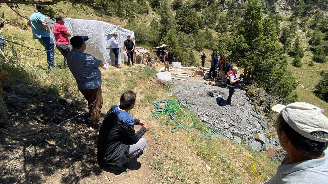 erzurum-da-oltu-tasi-ocaginda-gocuk-1-isci-hayatini-kaybetti-2-si-agir-yaralandi