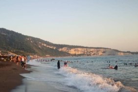 suriye-de-cihatci-hts-yonetimi-halk-plajlarinda-kadinlarin-bikini-ve-mayo-giymesini-yasakladi