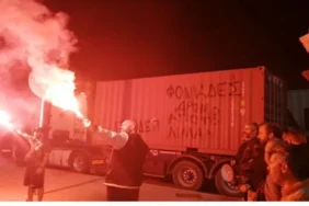 yunanistanda-isciler-pire-limanina-filistin-icin-ambargo-koydu-israile-gidecek-muhimmatlar-engellendi-6tmv