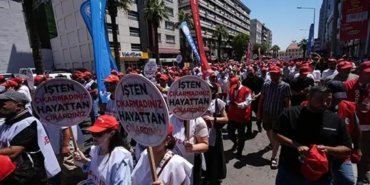 1290x690cc-izm-10-07-2025-izbb-iscileri-belediye-onunde