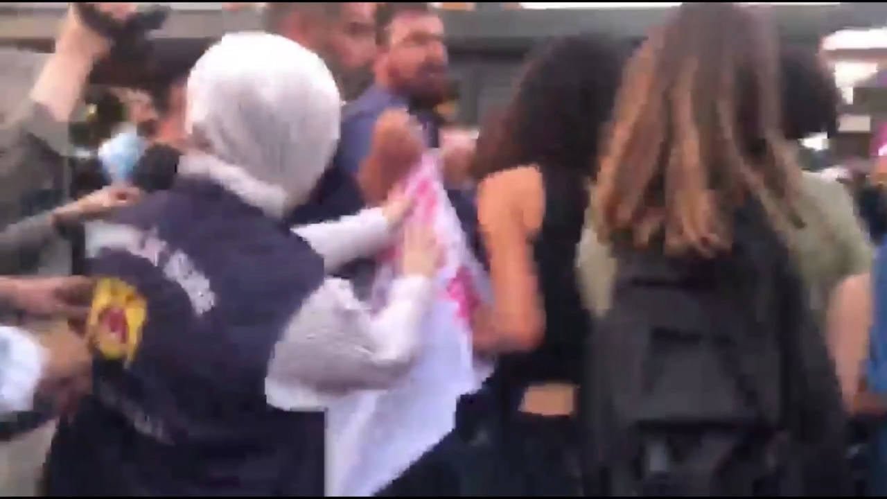 bogazicinde-hilal-ozdemir-cinayetini-protesto-etmek-isteyen-ogrencilere-polis-mudahalesi